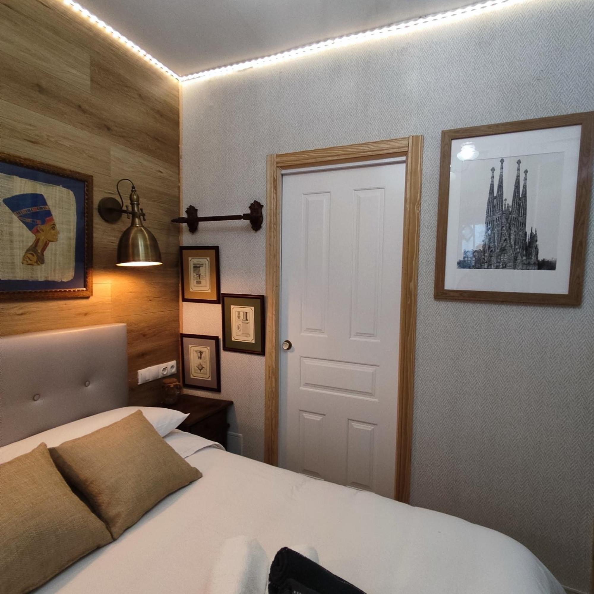 Studio Or Rooms With Private Bathroom Or Rooms With Shared Bathroom 바르셀로나 외부 사진