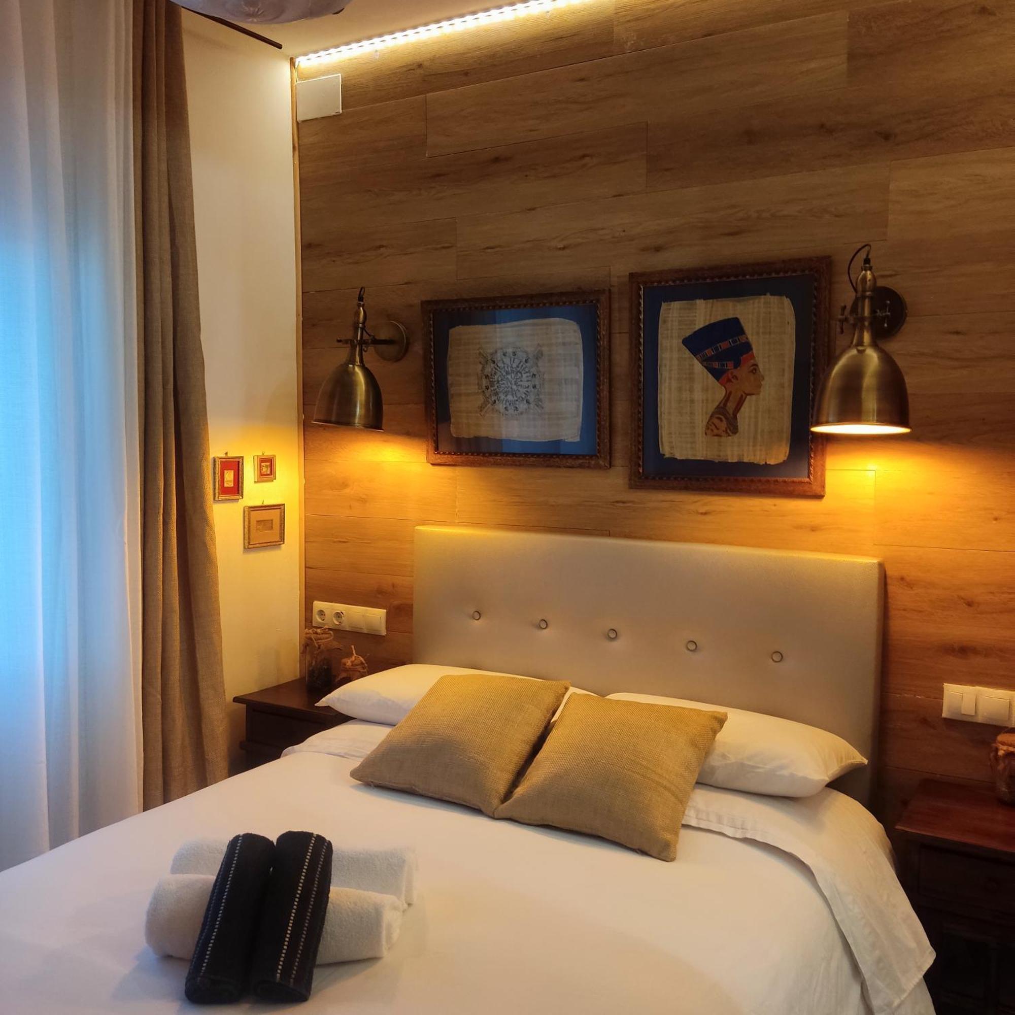 Studio Or Rooms With Private Bathroom Or Rooms With Shared Bathroom 바르셀로나 외부 사진